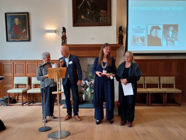 Vlnr Christa van Hees, Jos van Dam, Anja Schouten, Laura Hassler